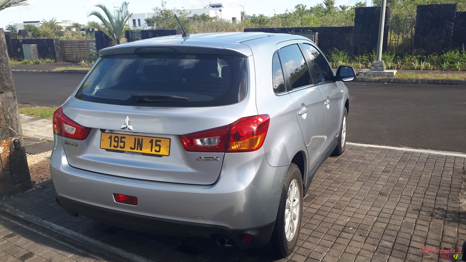 2015' Mitsubishi ASX photo #6