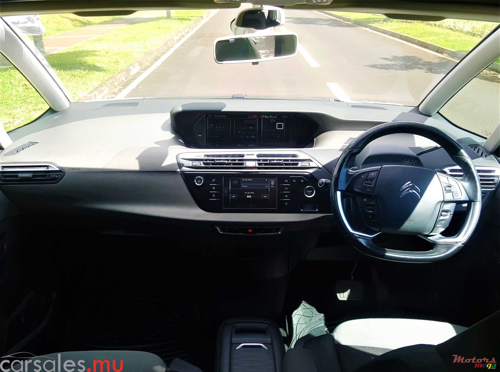 2015' Citroen C4 Picasso 1.6 HDI photo #5
