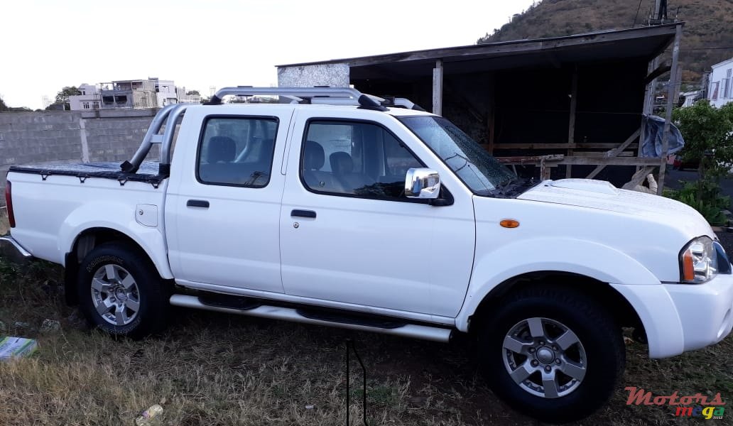 2014' Nissan 4x2 Pick Up photo #3
