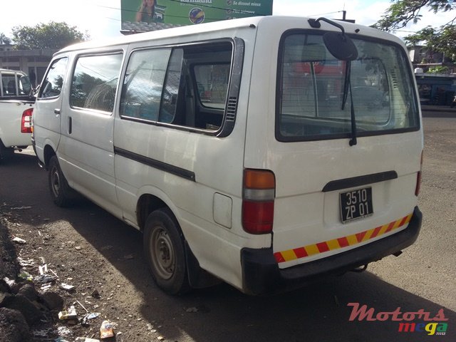 2001' Toyota HiAce Good vehicle photo #3