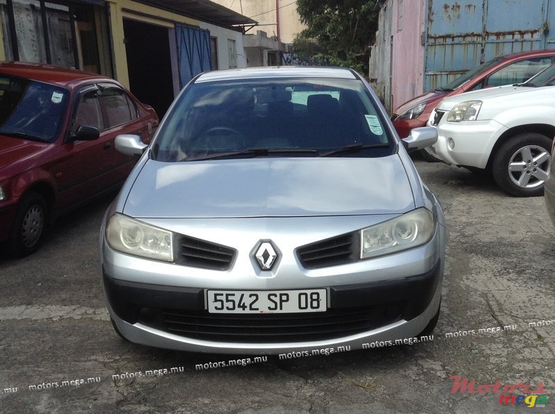 2008' Renault Megane photo #1