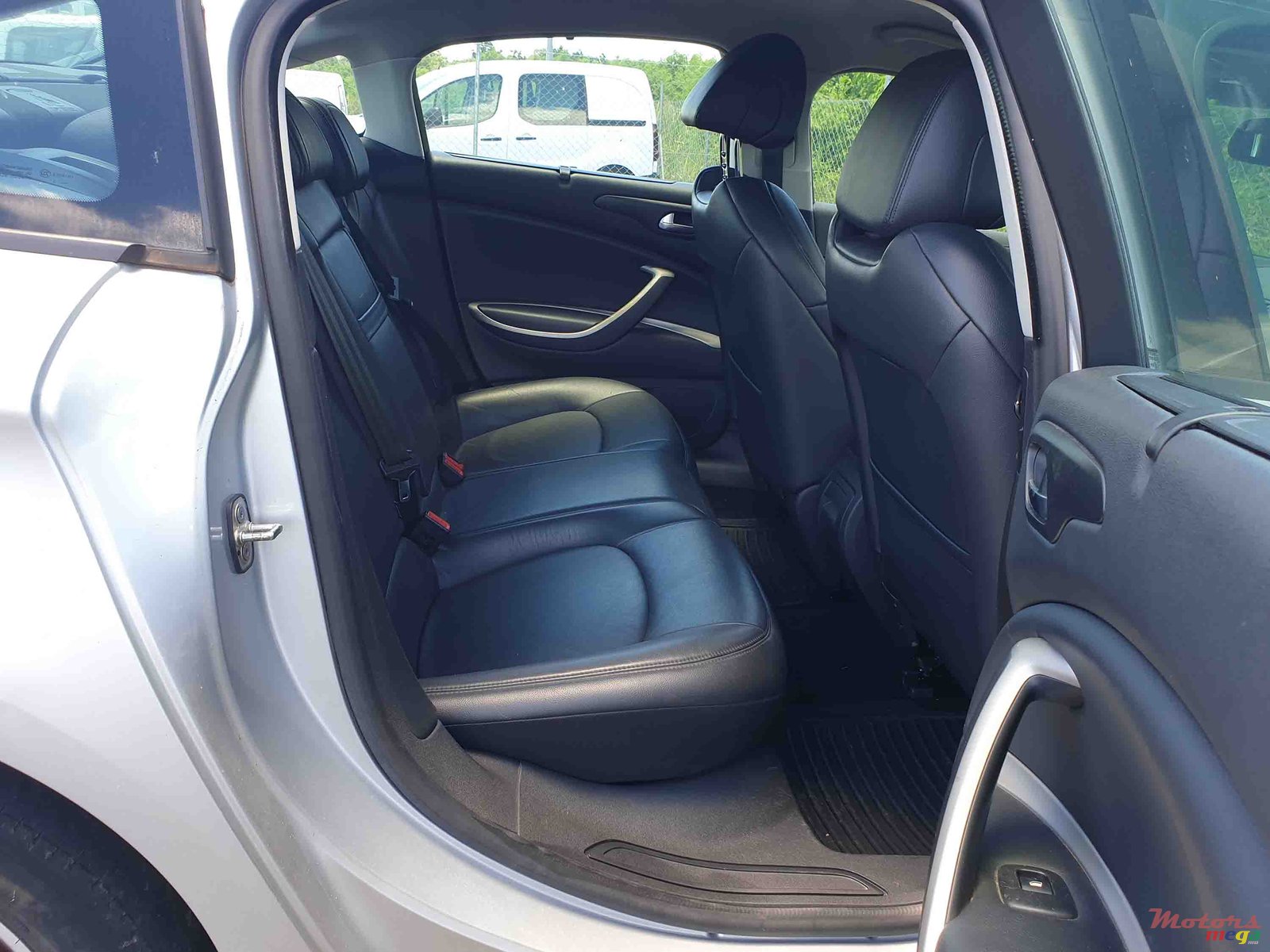 2011' Citroen C5 photo #3