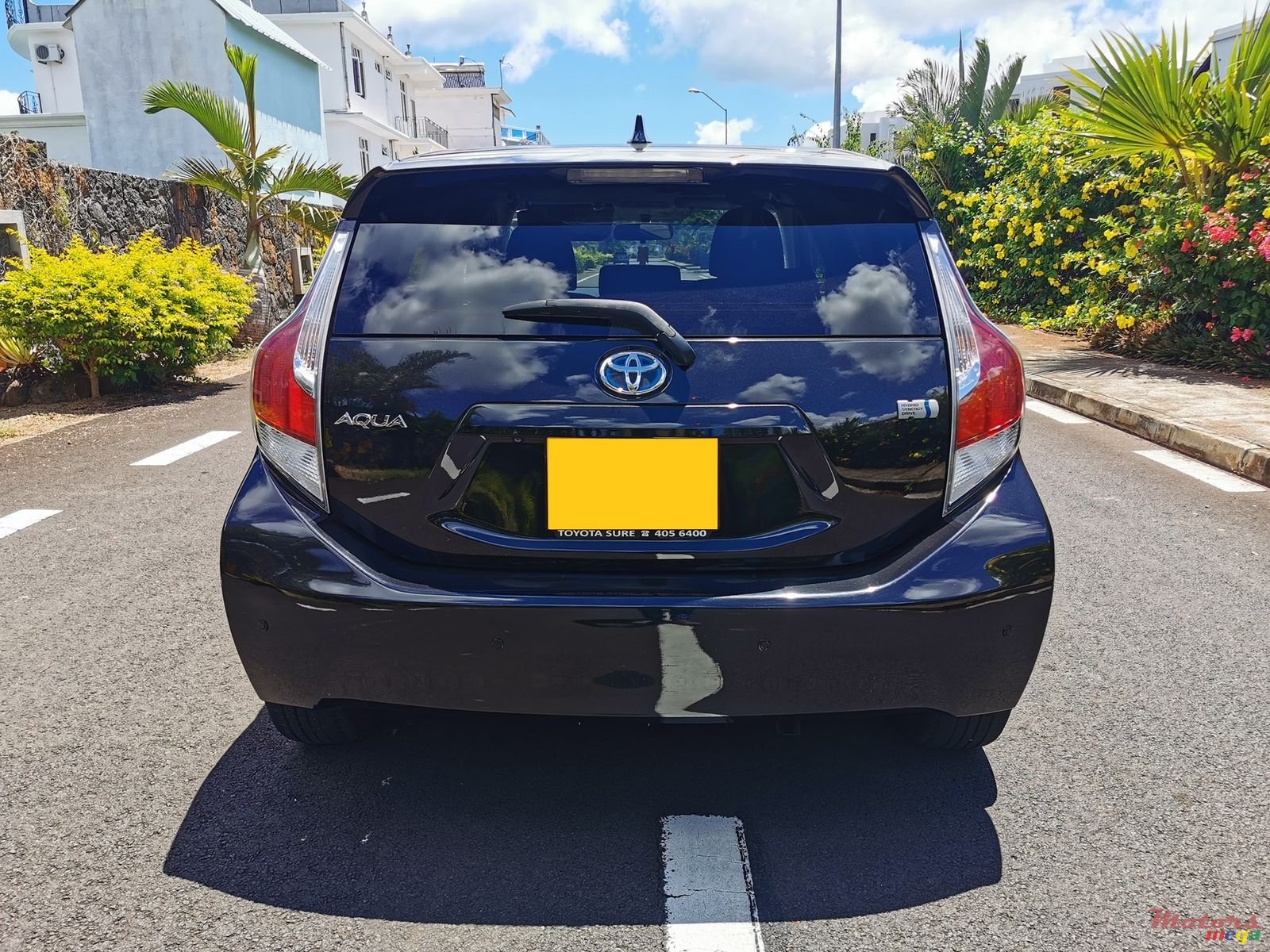 2015' Toyota Aqua Hybrid photo #3