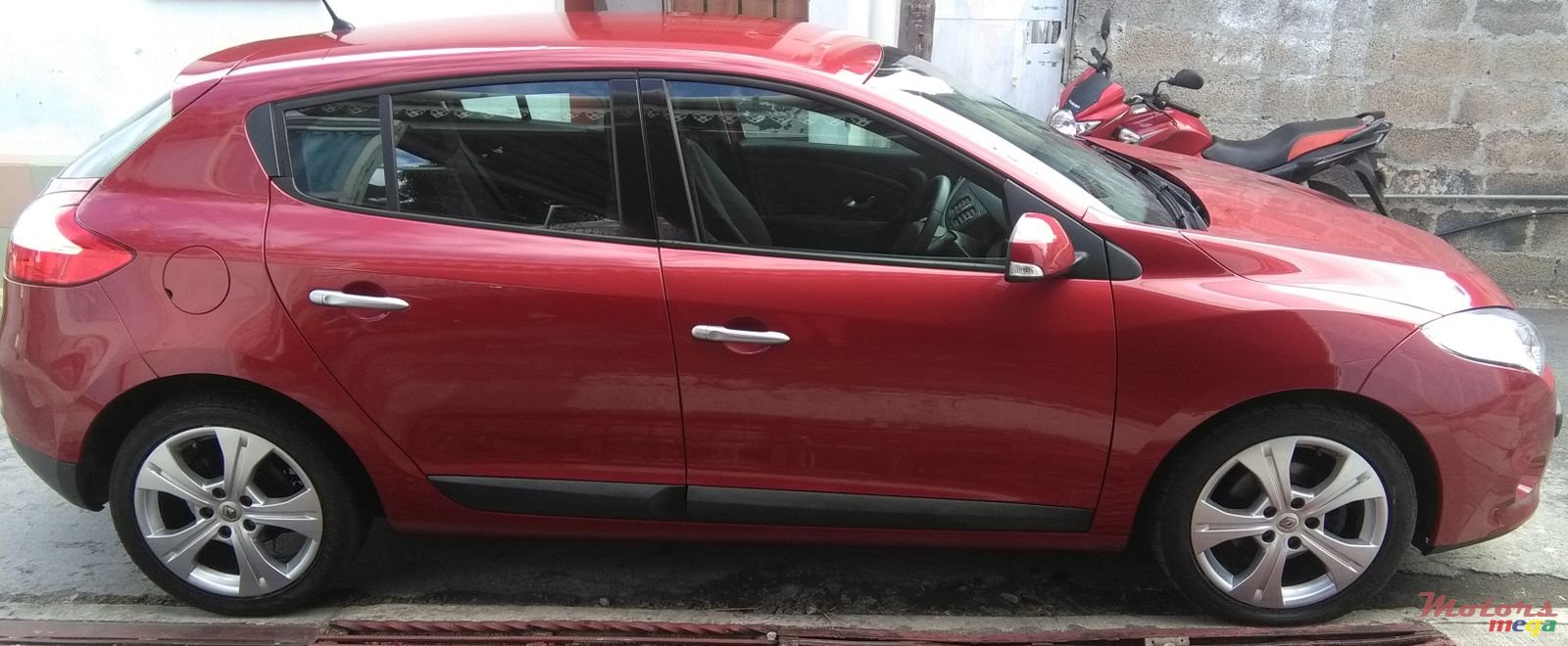 2009' Renault Megane photo #4