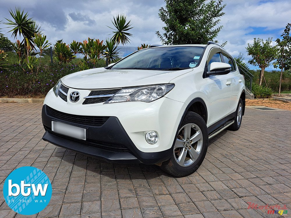 2015' Toyota RAV4 photo #2