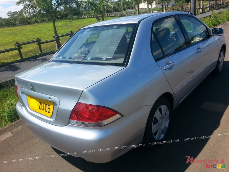 2005' Mitsubishi Lancer photo #1