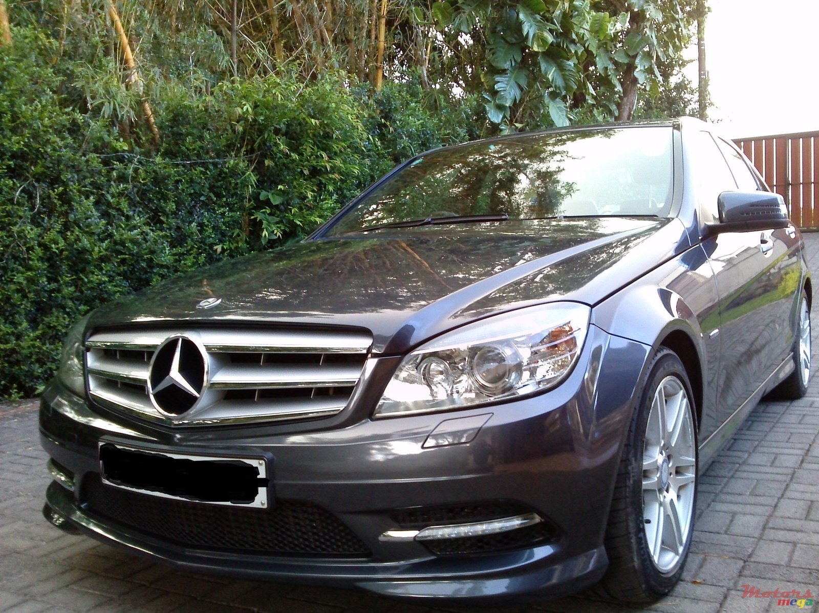 2011' Mercedes-Benz C-Class photo #1