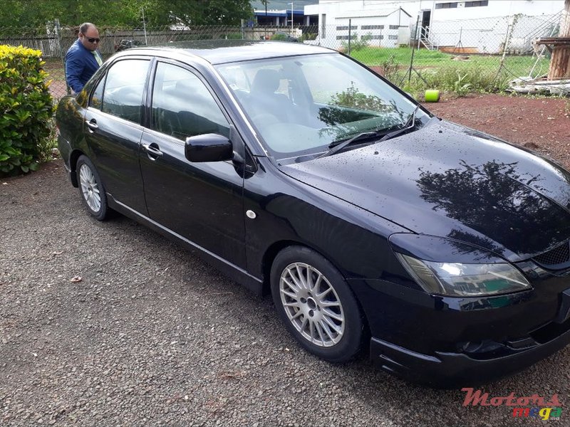 2004' Mitsubishi Lancer photo #1