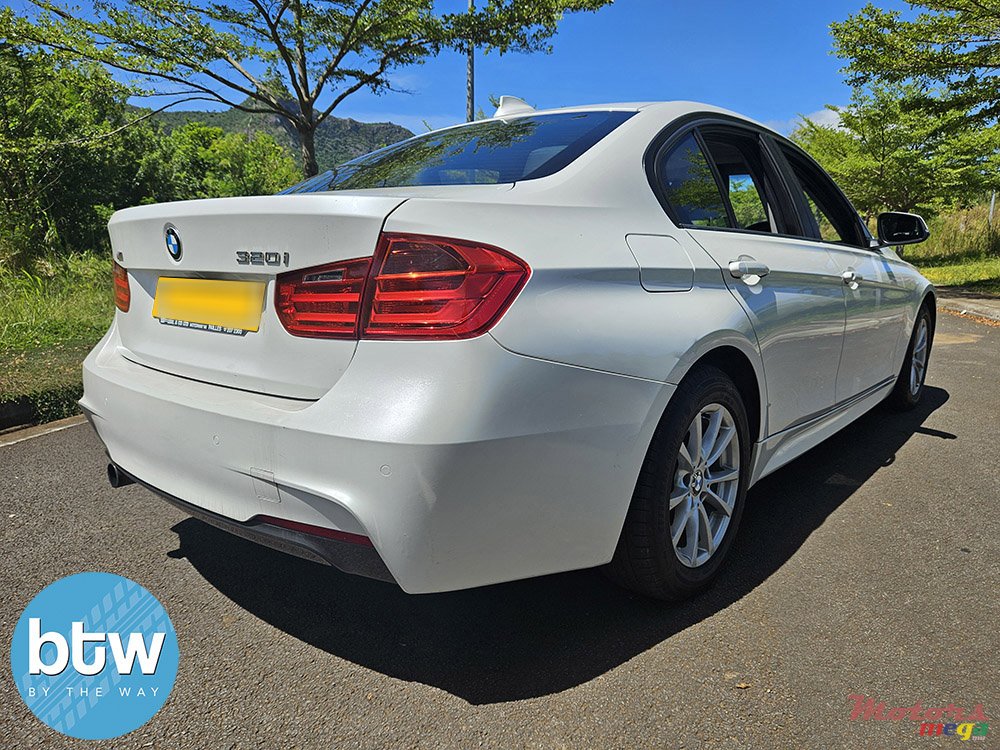 2013' BMW 320 320i photo #4