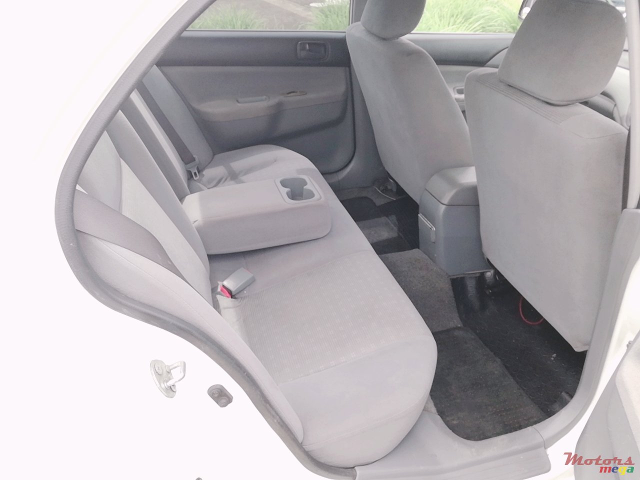 2004' Mitsubishi Lancer photo #6