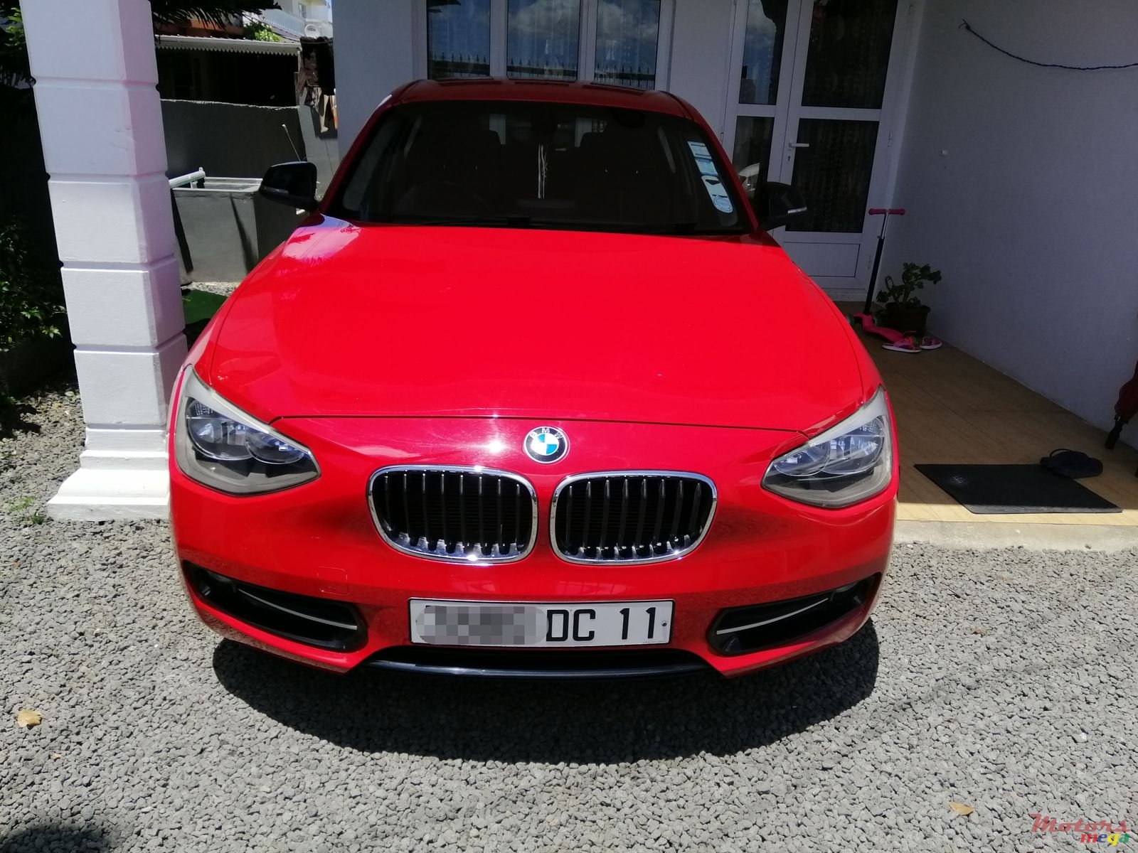 2011' BMW 116 photo #1