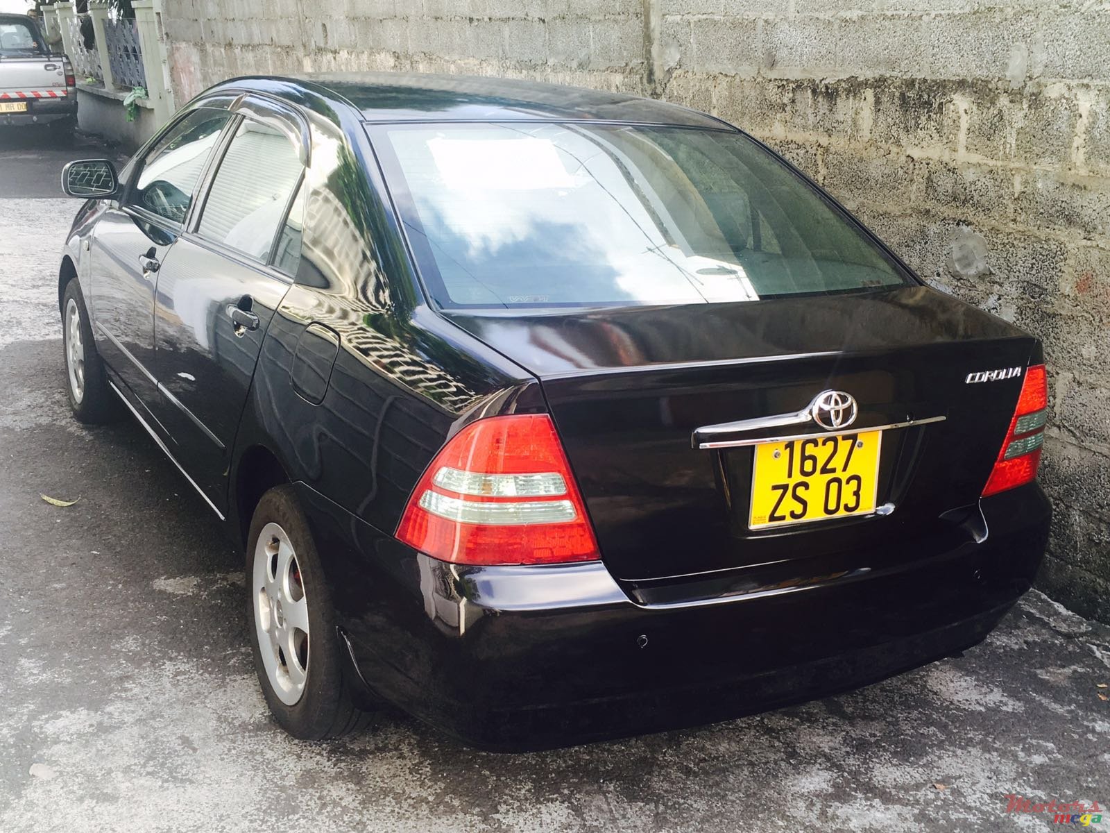 2003' Toyota Corolla NZE XLi JAPAN photo #3