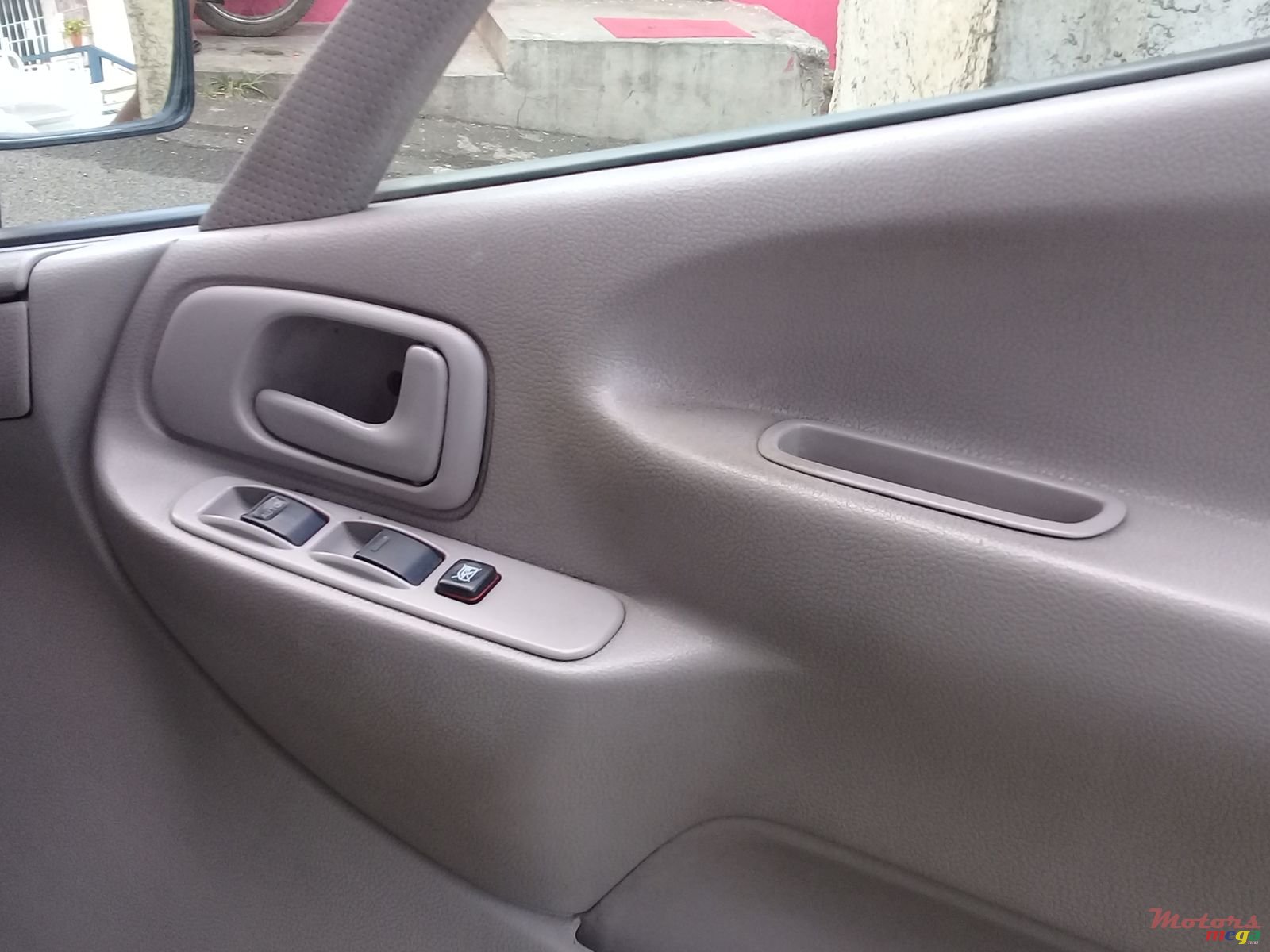 2009' Toyota HiAce photo #5