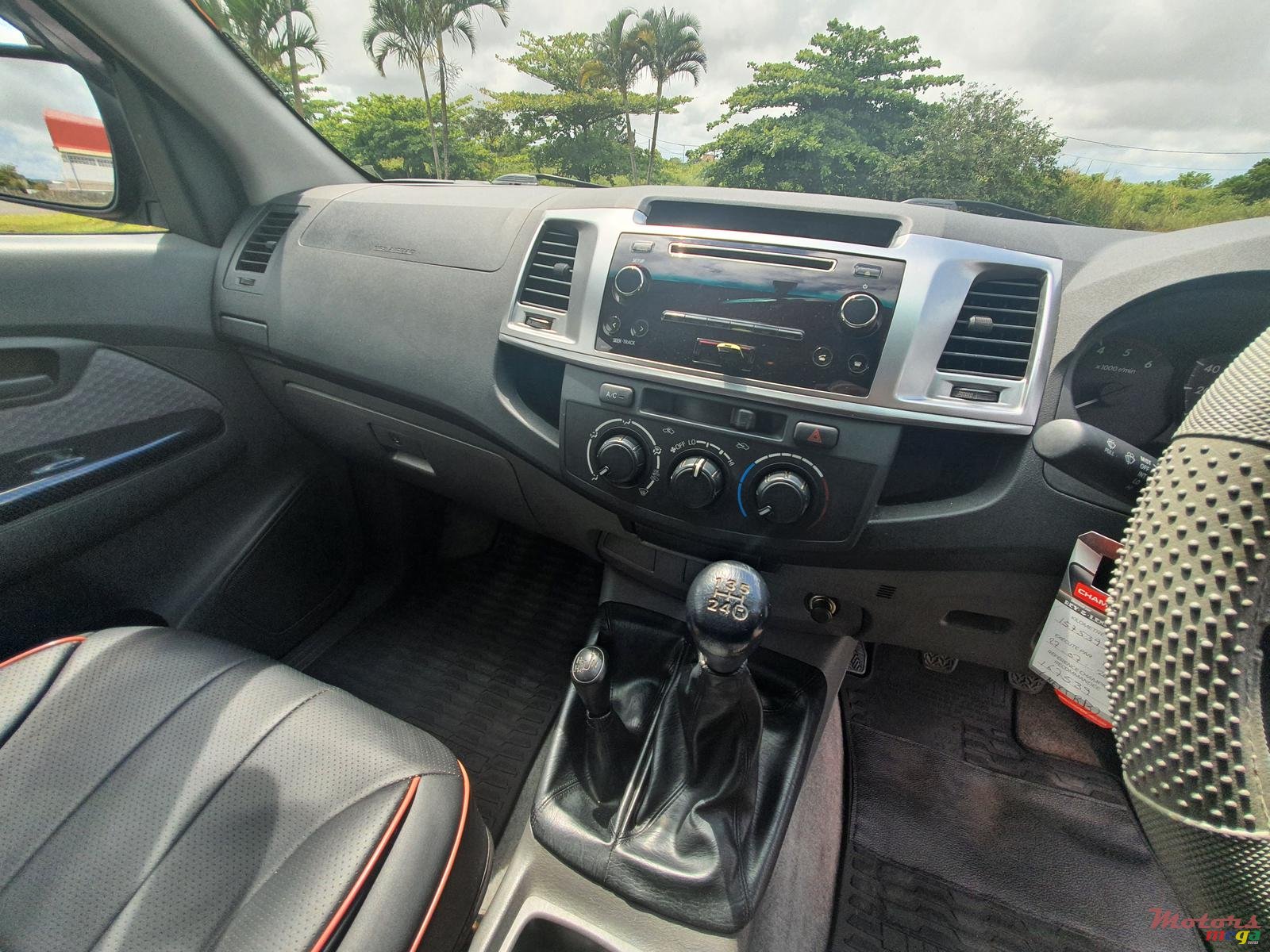 2015' Toyota Hilux photo #6