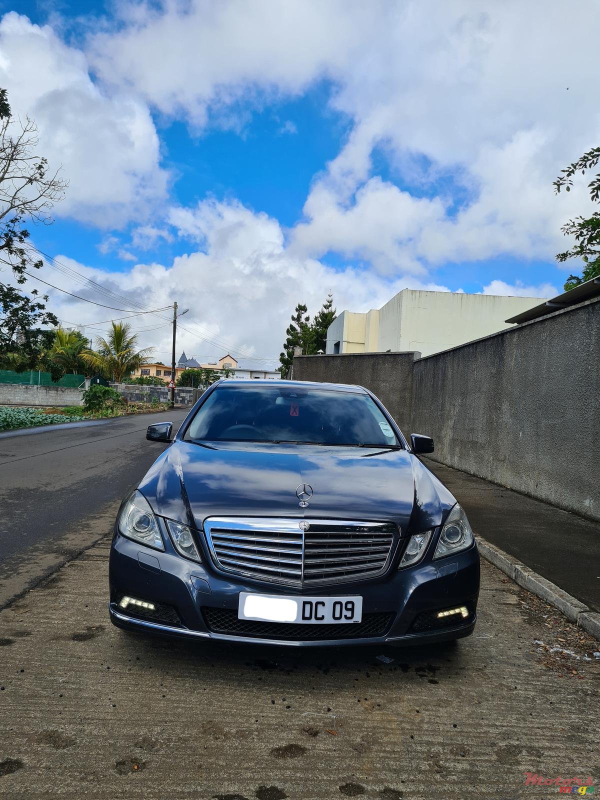 2009' Mercedes-Benz E250 automatic photo #5