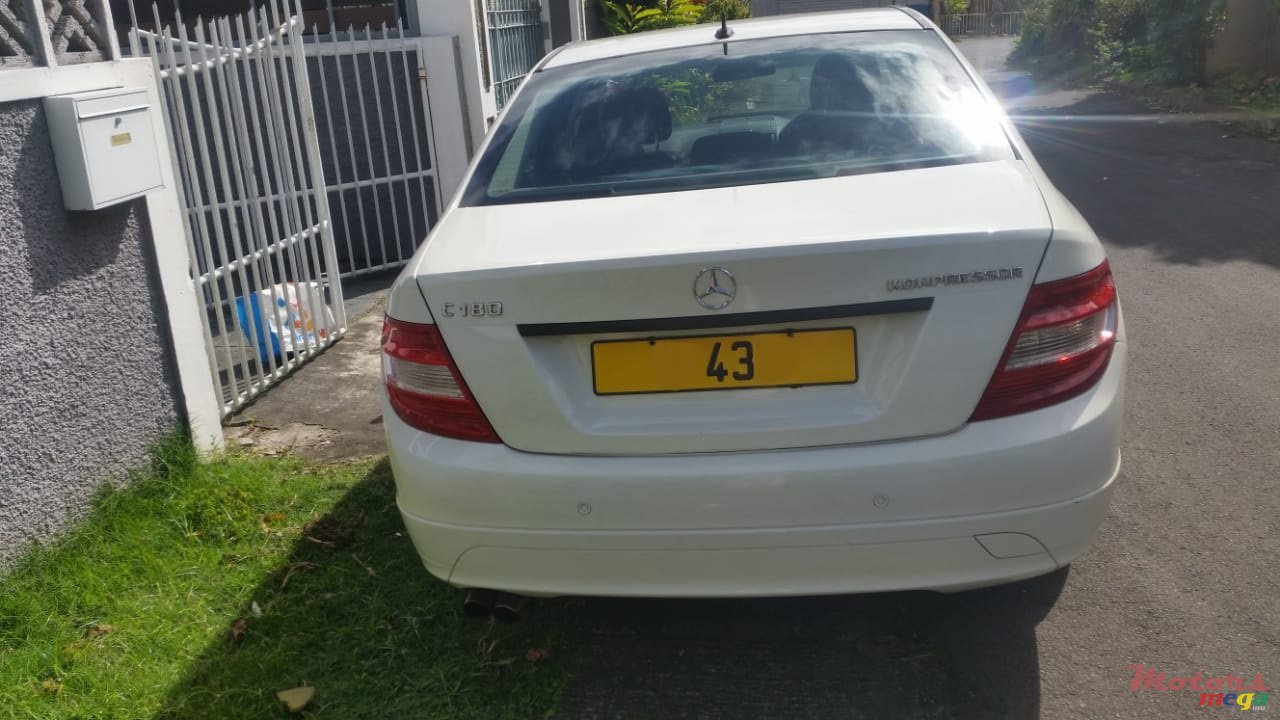 2010' Mercedes-Benz C-Class photo #2