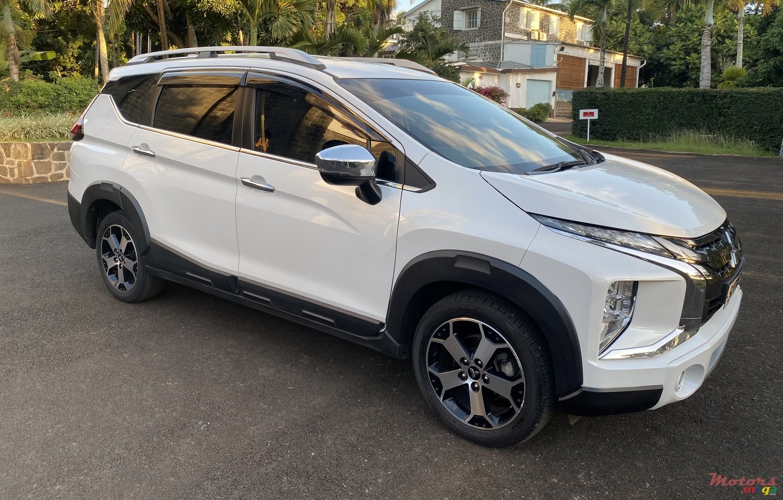 2021' Mitsubishi Expander Cross photo #4