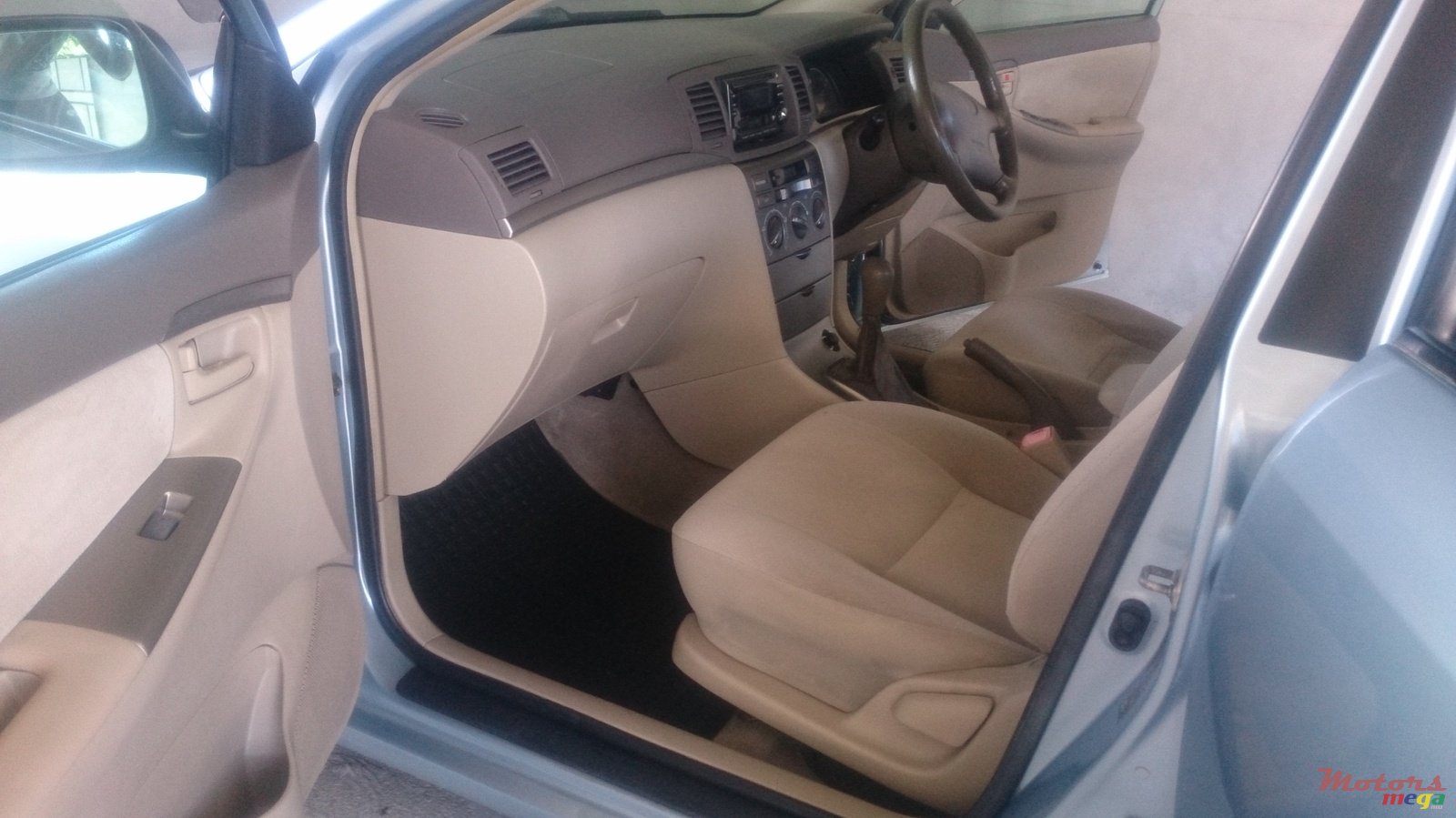 2004' Toyota Corolla photo #2