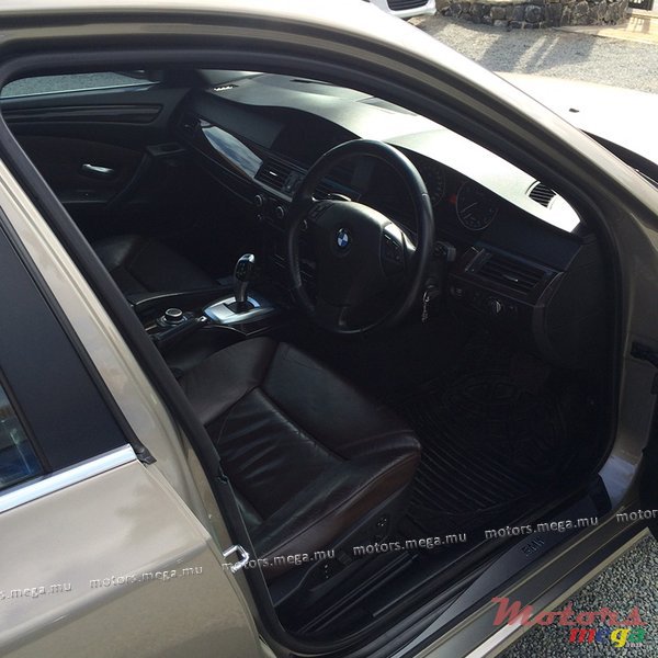 2009' BMW 5 Series photo #3