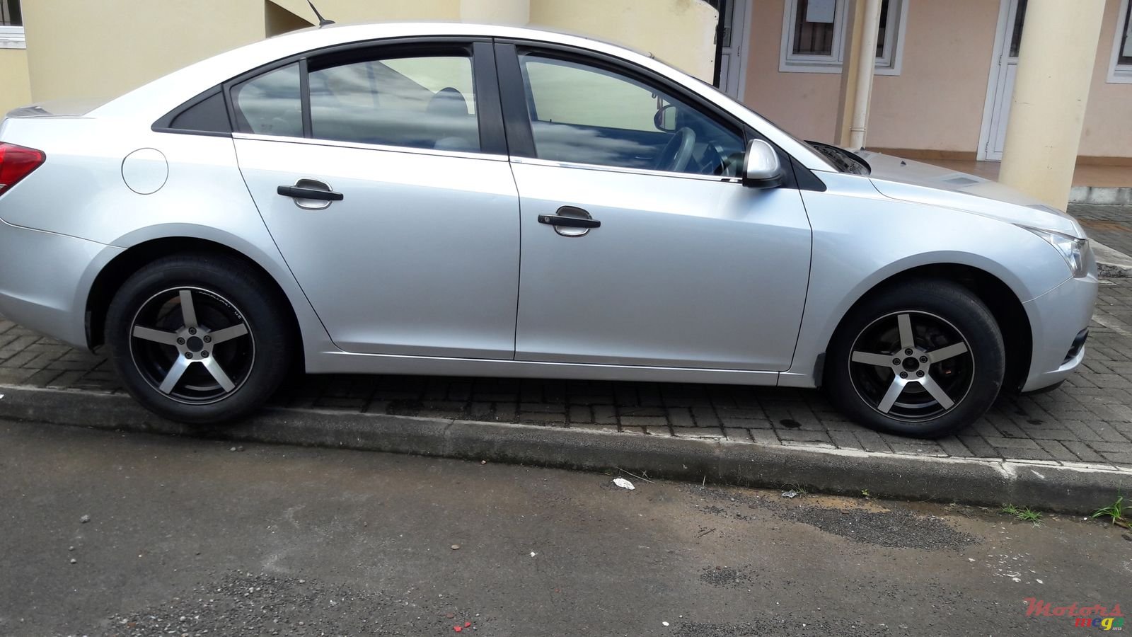 2012' Chevrolet Cruze L photo #3
