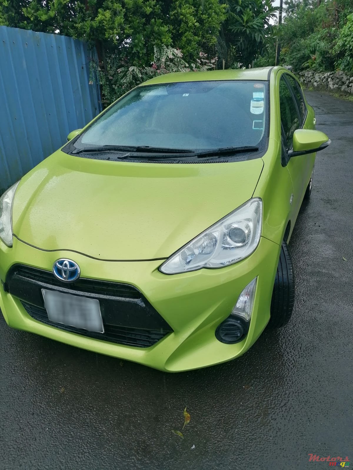 2015' Toyota Aqua photo #1