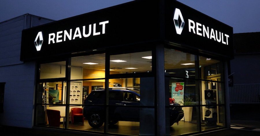 Renault suspend ses activités en Russie après un appel au boycott