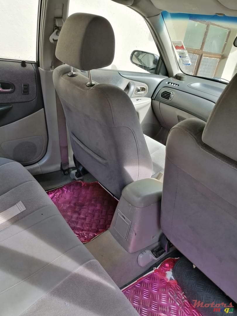 2002' Mazda 323 photo #1