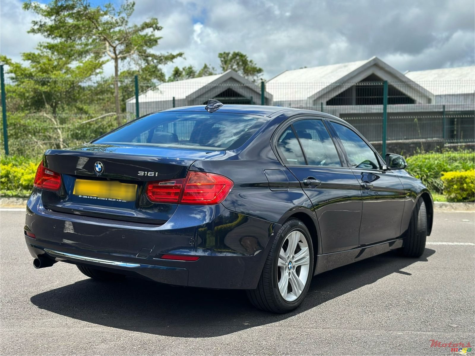 2013' BMW 316i photo #4