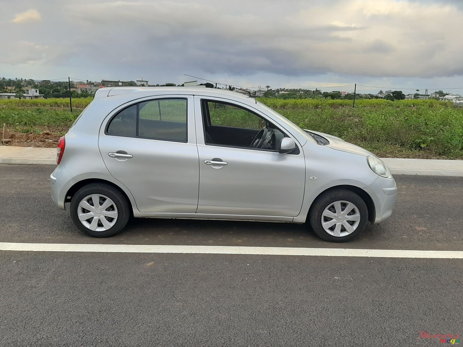 2013' Nissan March photo #5