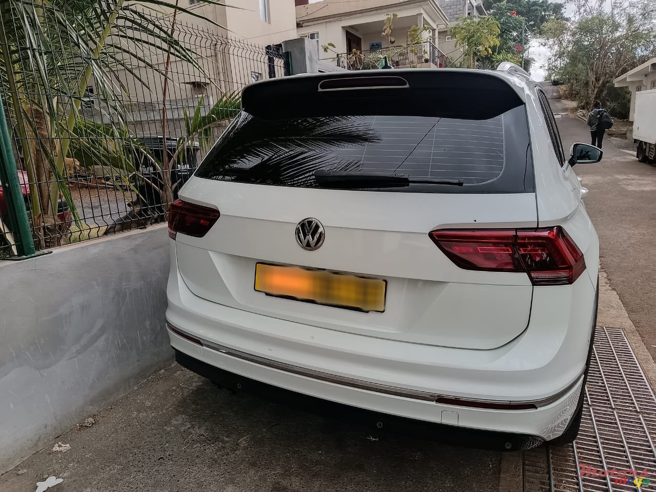 2018' Volkswagen Tiguan R line photo #3