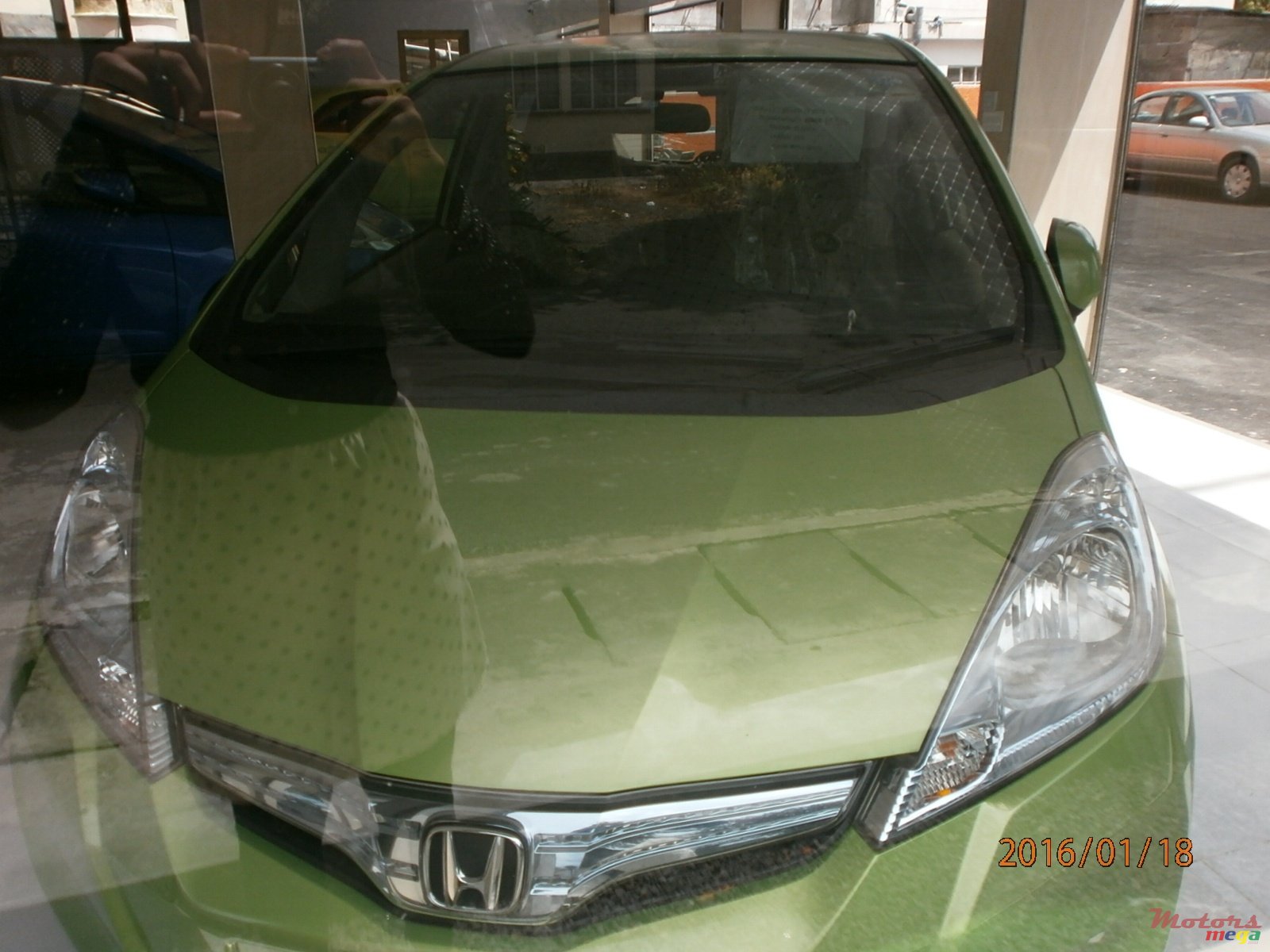 2013' Honda Fit hybrid photo #1