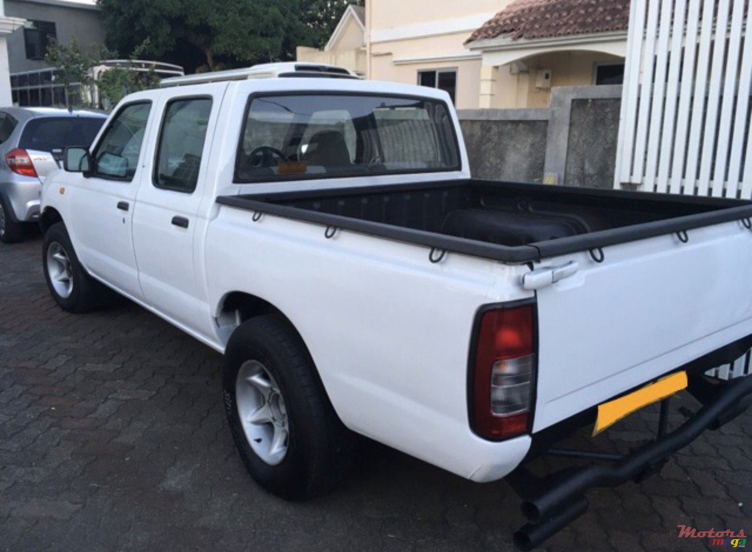 2000' Nissan photo #5