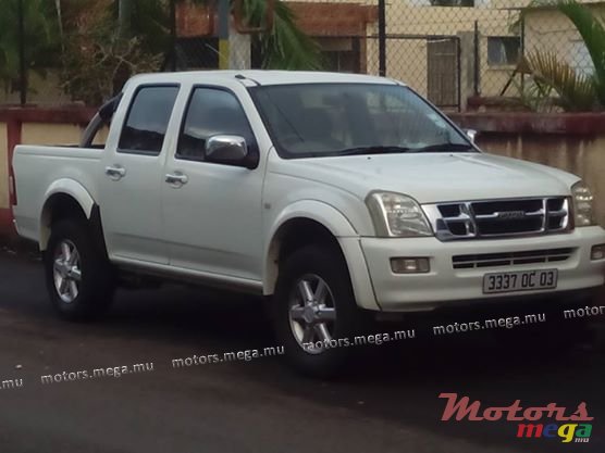 2003' Isuzu D'Max LS photo #1