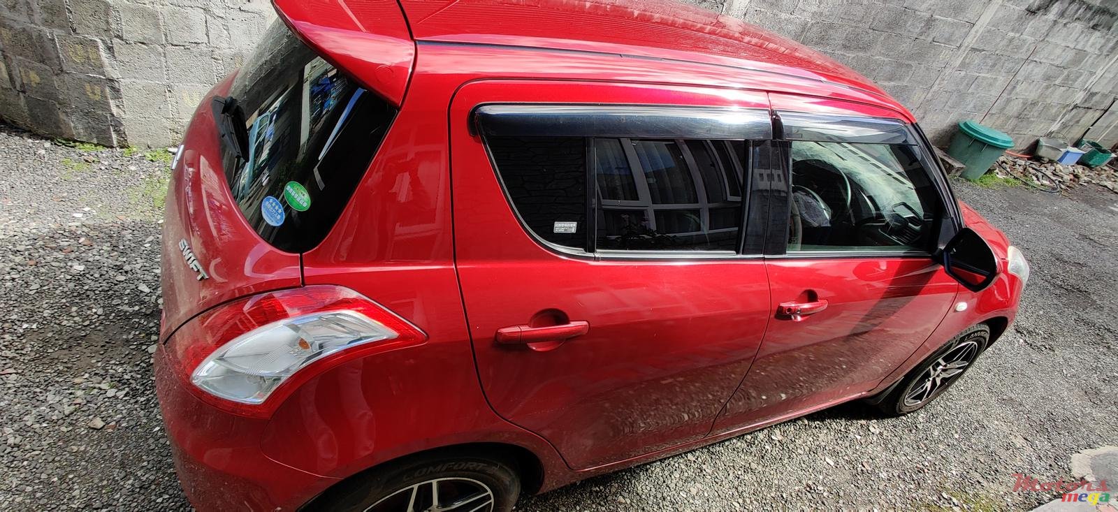 2014' Suzuki Swift photo #1