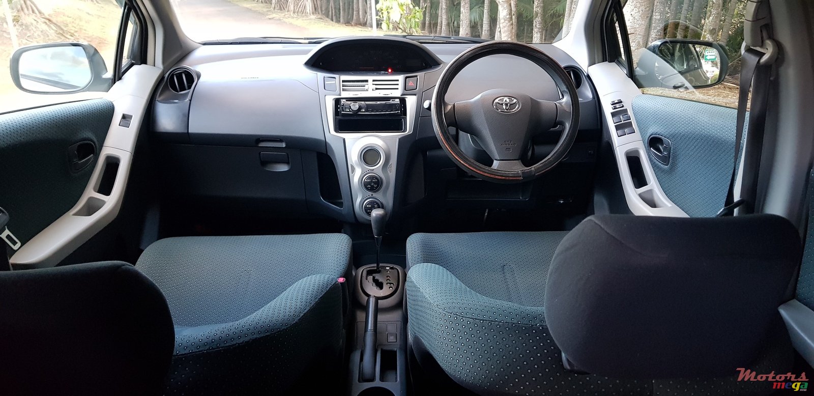 2007' Toyota Vitz photo #5