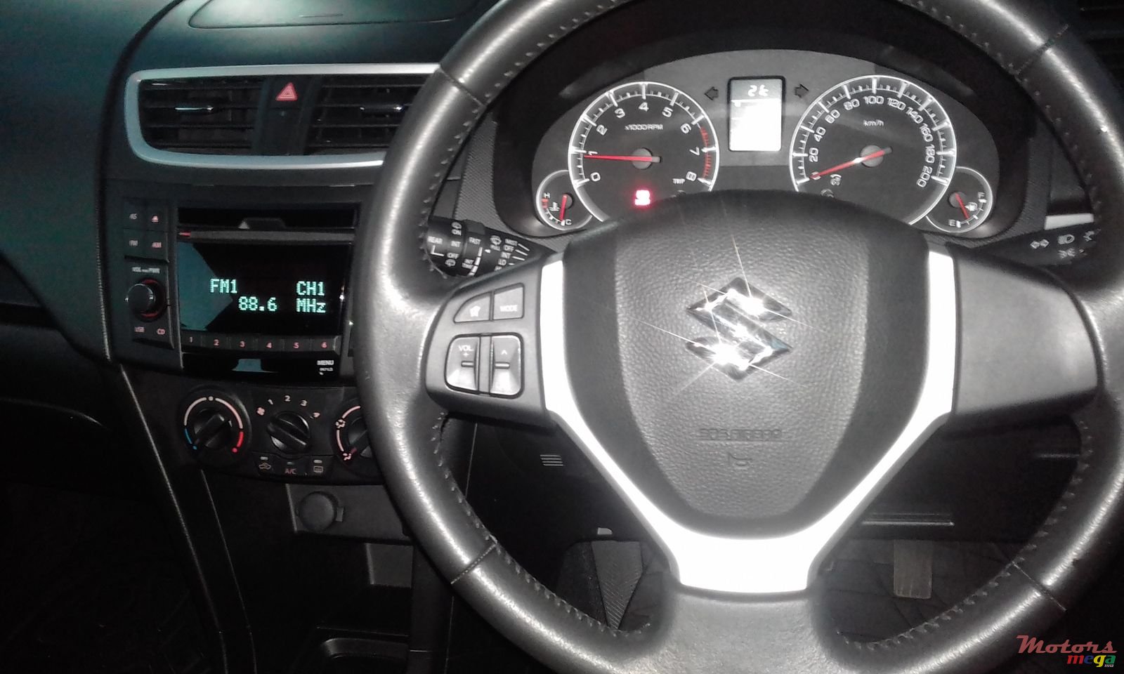 2013' Suzuki Swift photo #3