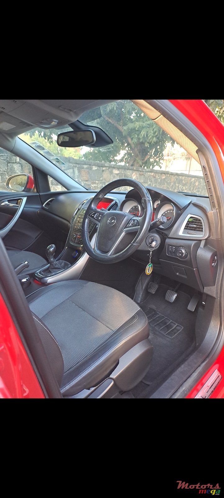 2014' Opel Astra J photo #1