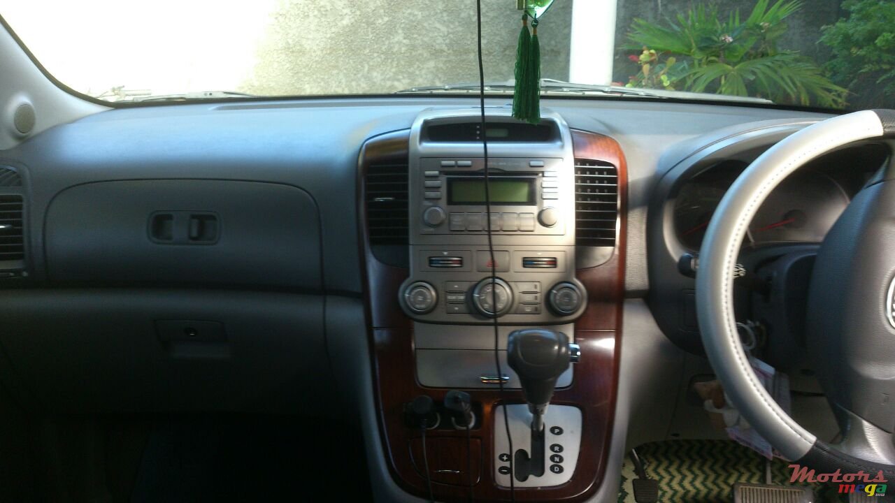 2008' Kia Carnival photo #2