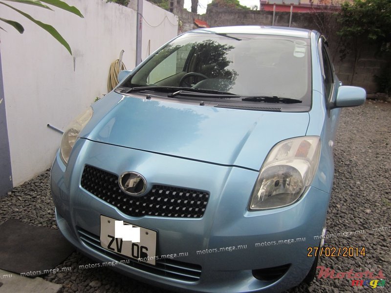 2006' Toyota vitz photo #2