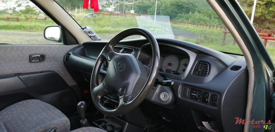 2000' Toyota photo #2