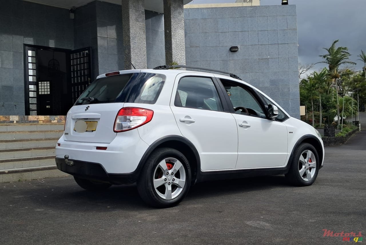 2010' Suzuki SX4 photo #3