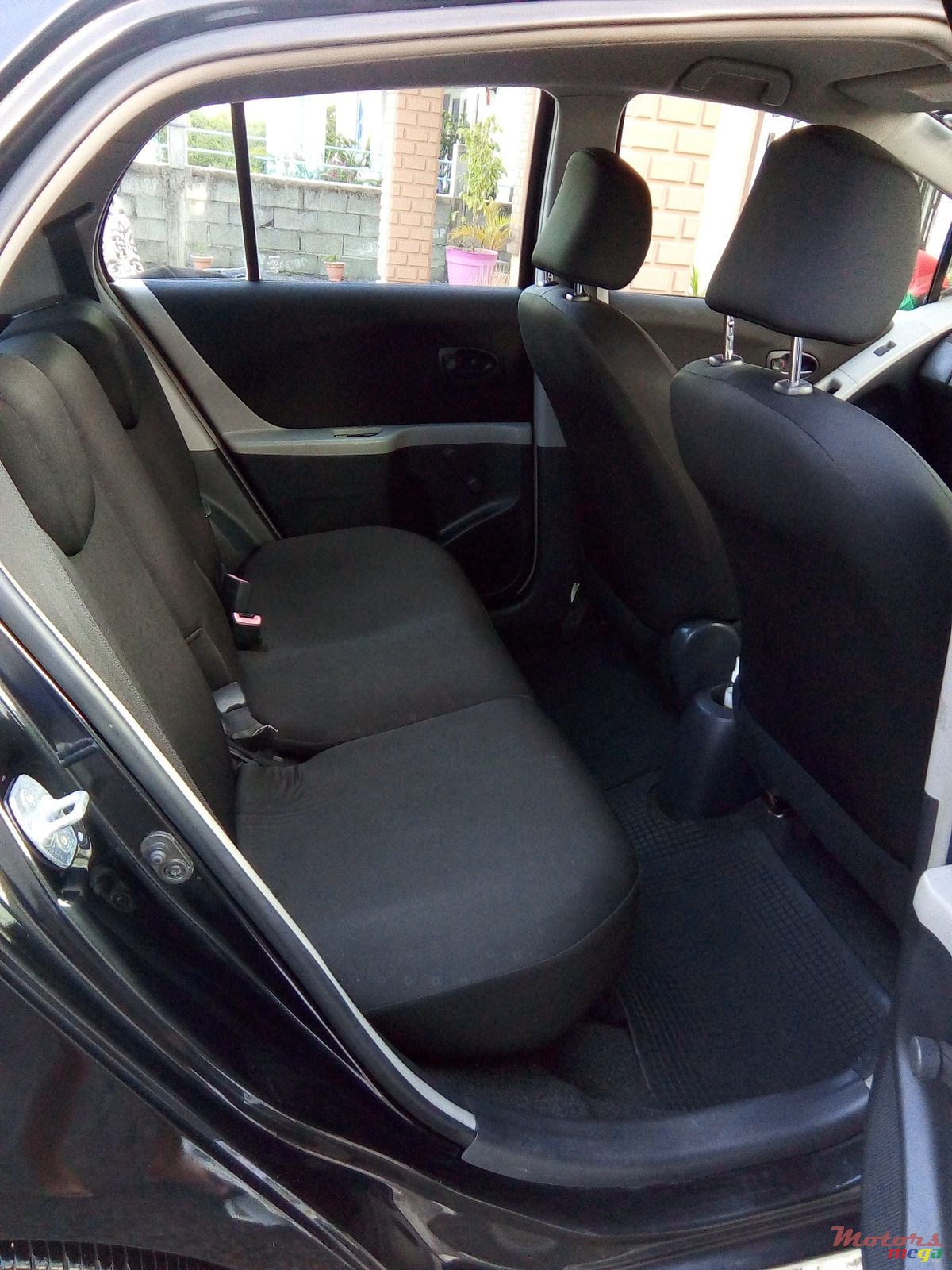 2008' Toyota Yaris photo #7