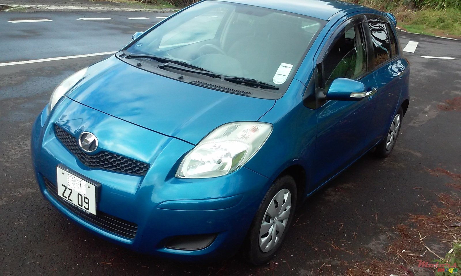 2009' Toyota VITZ 1300 cc photo #1