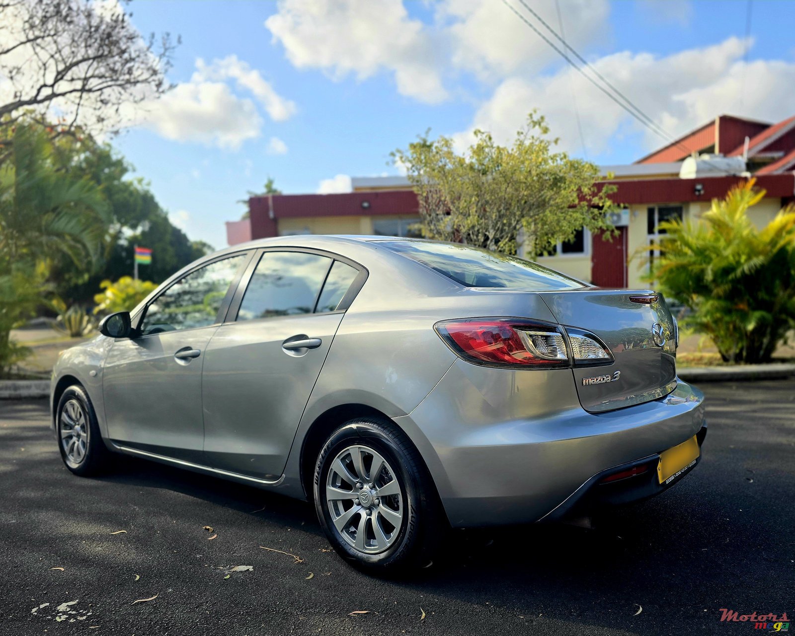 2011' Mazda 3 Japan photo #4