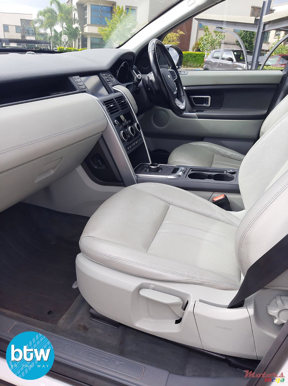 2018' Land Rover Discovery Sport photo #5