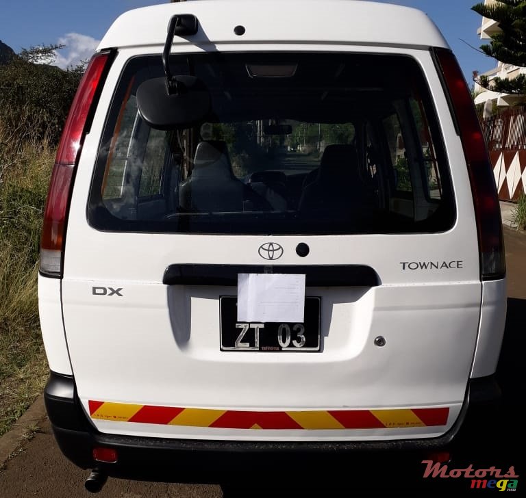 2003' Toyota Town Ace Goods Vehicle photo #2