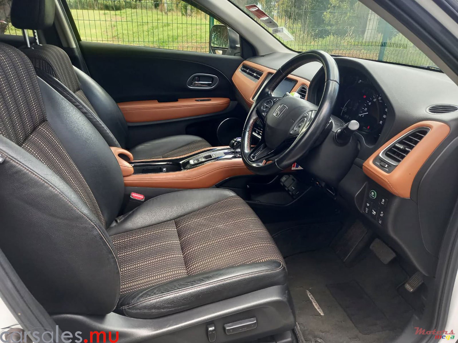 2017' Honda Vezel Z 1.5 Hybrid photo #6