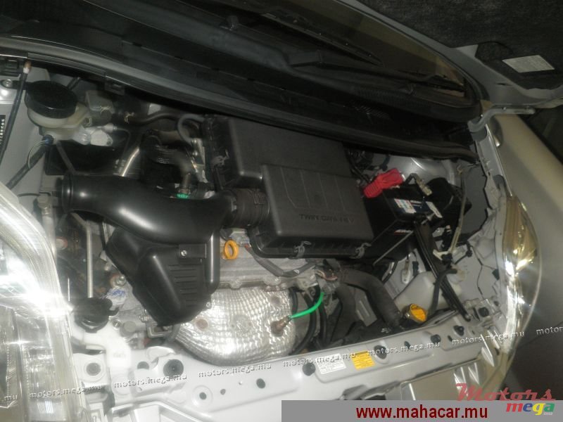 2010' Toyota Passo Sette 7 Seater photo #5