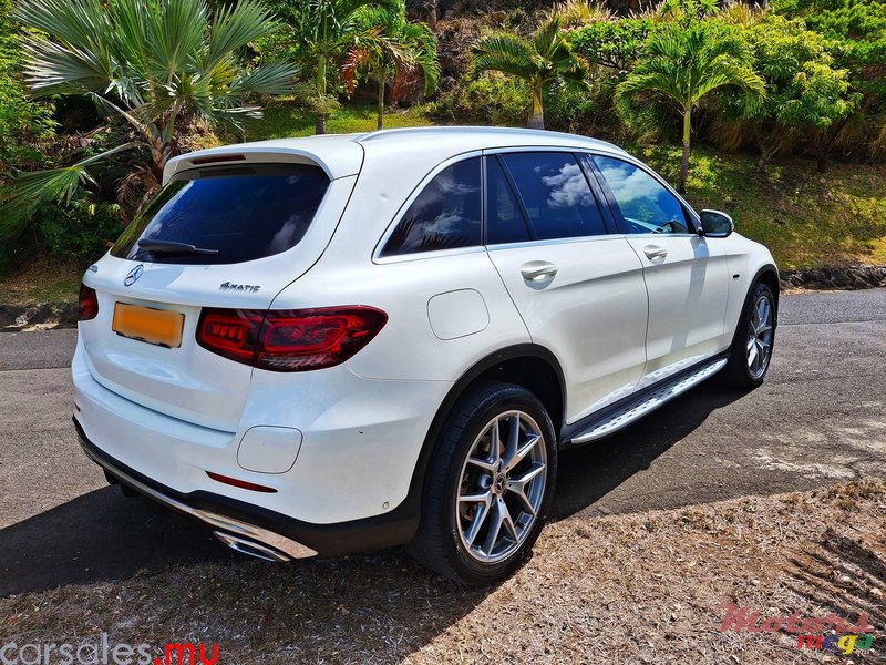 2020' Mercedes-Benz GLC 300 e Urban 4 Matic photo #3