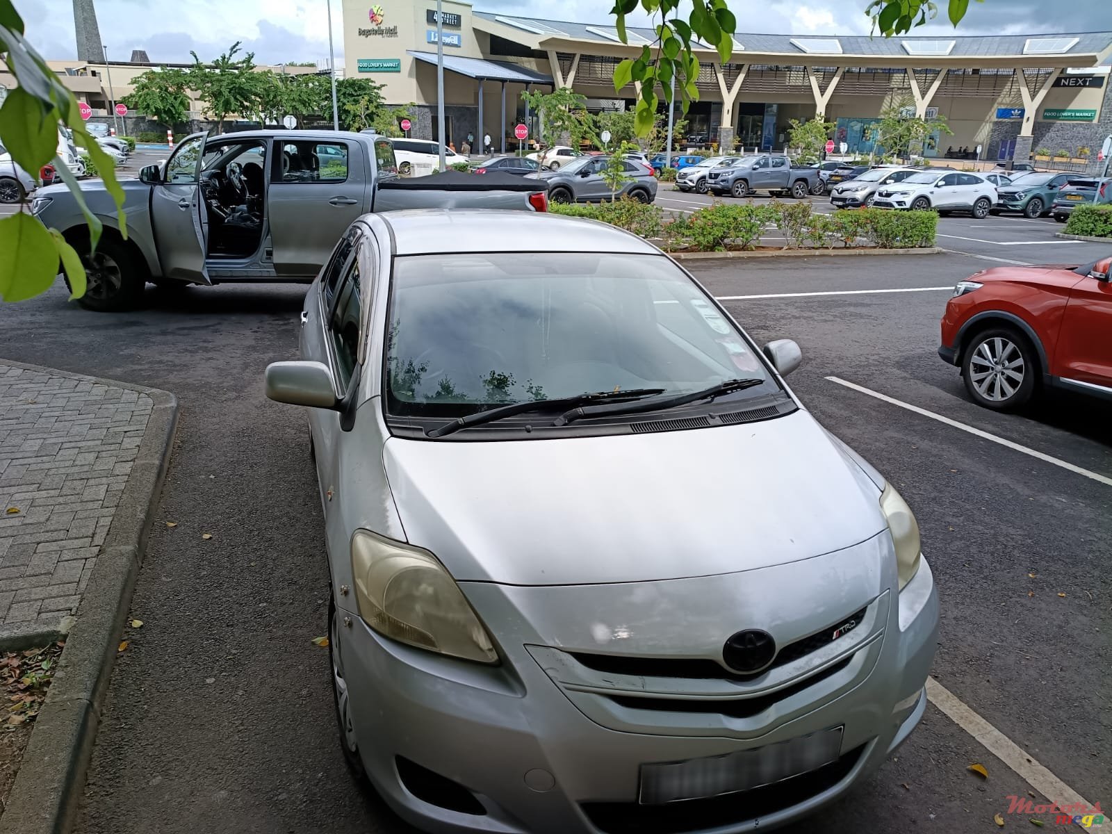 2006' Toyota Belta photo #1